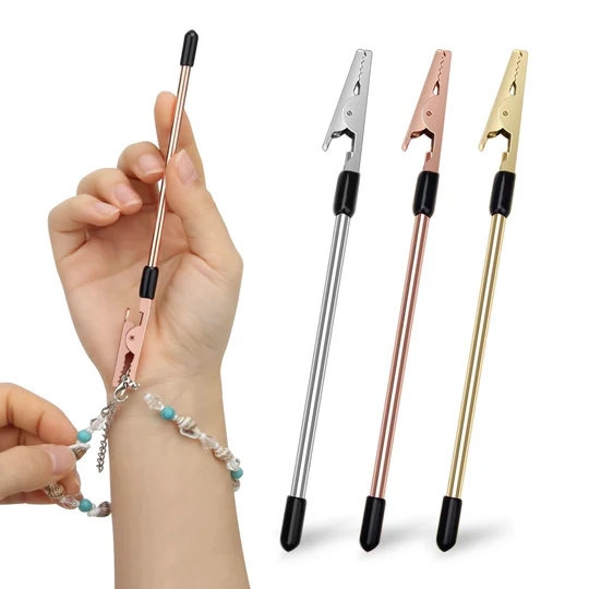 Bracelet Helper for Closing Clasps