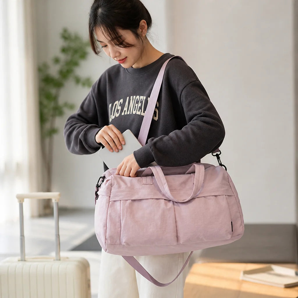 Robust lightweight everyday bag with multiple compartments