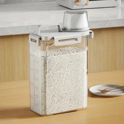 Storage Container with Freshness Seal Lid 2.5L