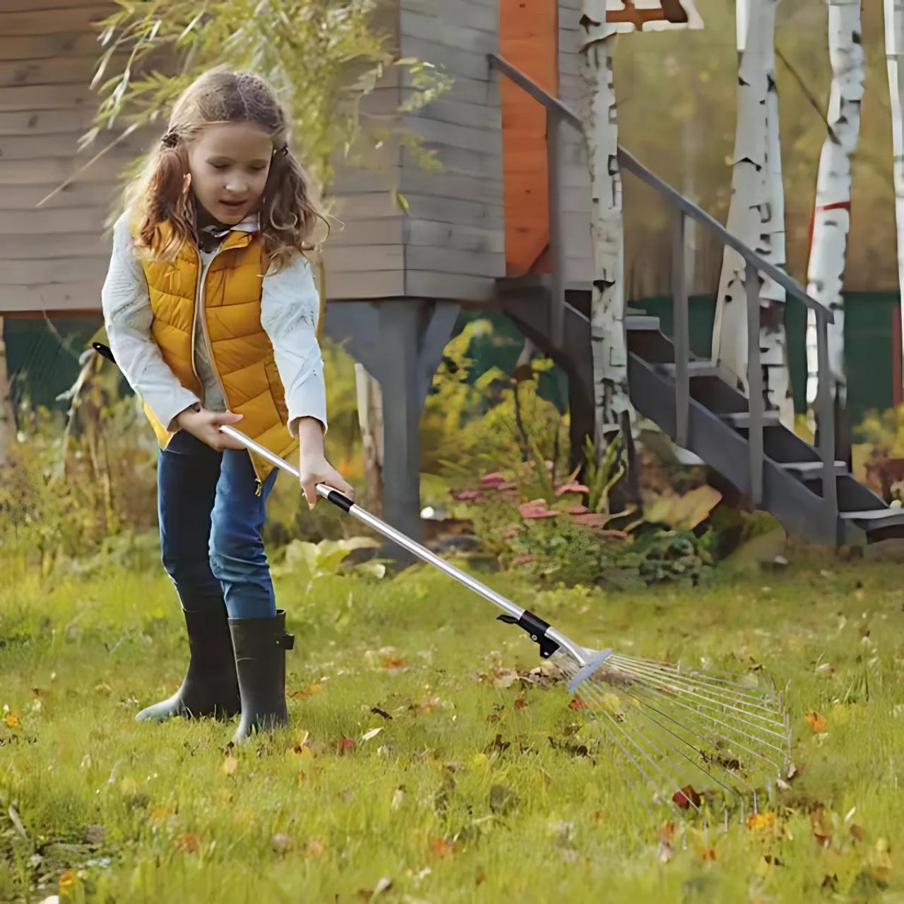 FlexiReach Telescopic Rake – Gardening Without Back Strain