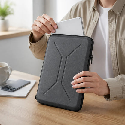 Water-resistant, padded tablet case with zipper (13.3 inches/33 cm)