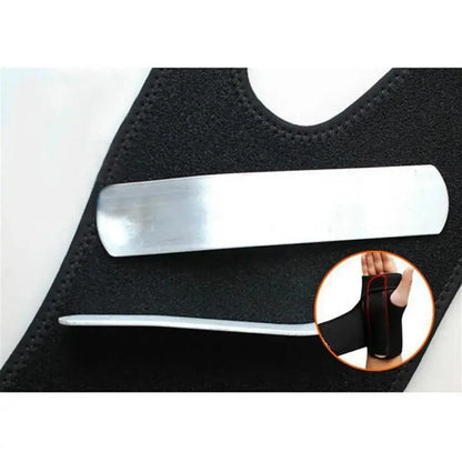 Wrist brace with splint