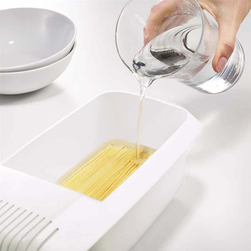 Microwave Pasta Cooker with Integrated Strainer Lid