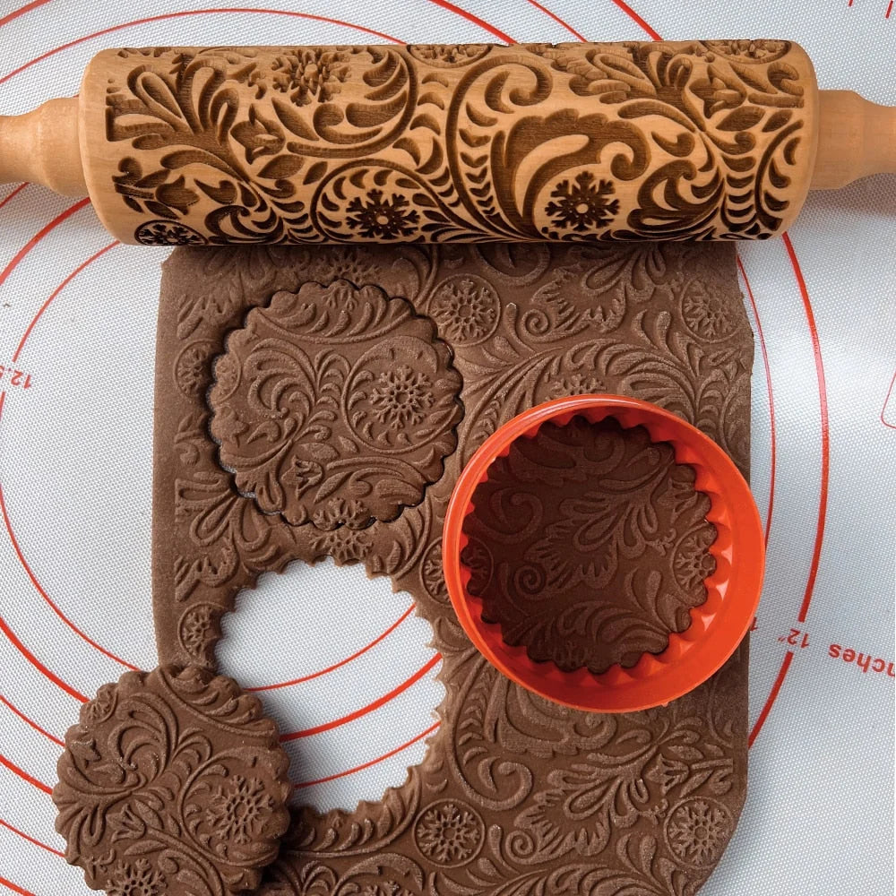Pattern Rolling Pin with Christmas Cookie Cutters