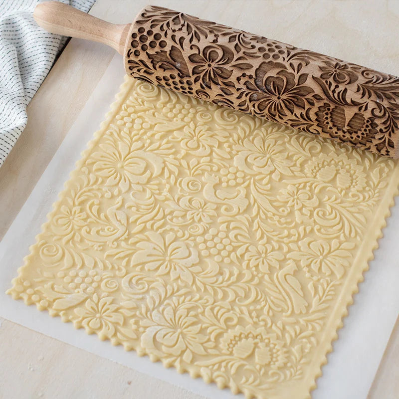 Pattern Rolling Pin with Christmas Cookie Cutters